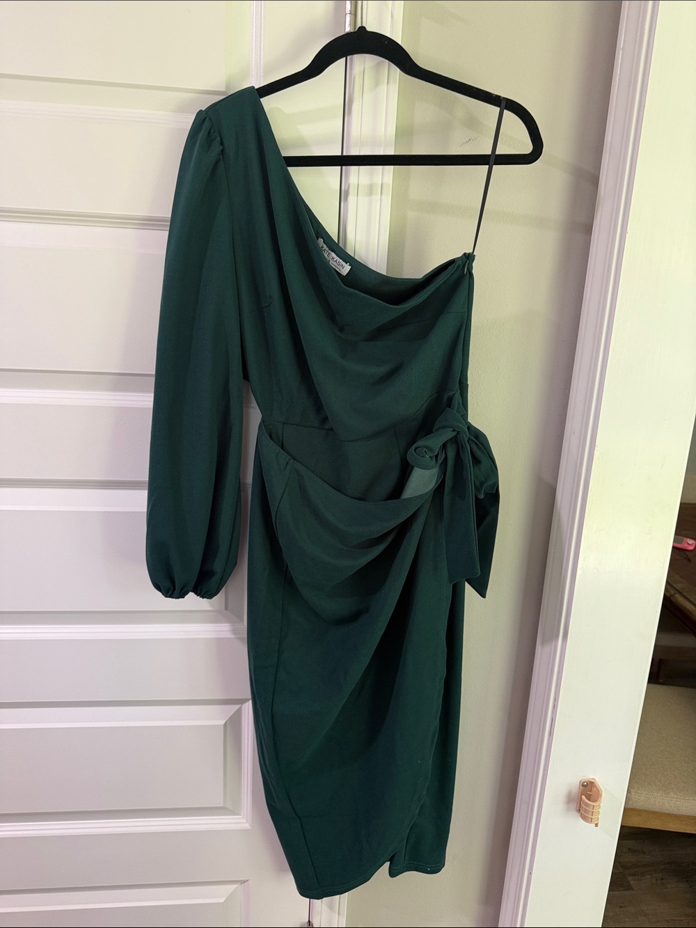 One-Shoulder Deep Green Draped Evening Dress with Side Tie